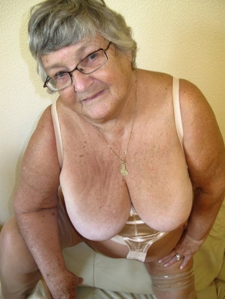 Oma isst Enkelin sexy heiße fotos