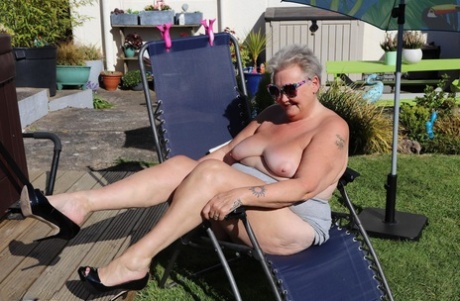 Amateur-BBW-Oma vor der Kamera gefickt erwachsene hübsche fotos