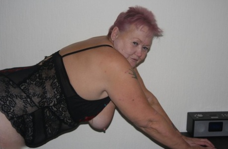 Große Oma mit schwarzem Hintern beste porno fotos