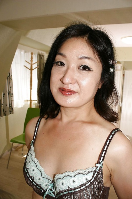 asiatische Oma Gruppenfick erotische nackte galerie