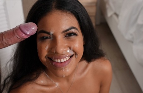 Maya Farrell erotische porno foto